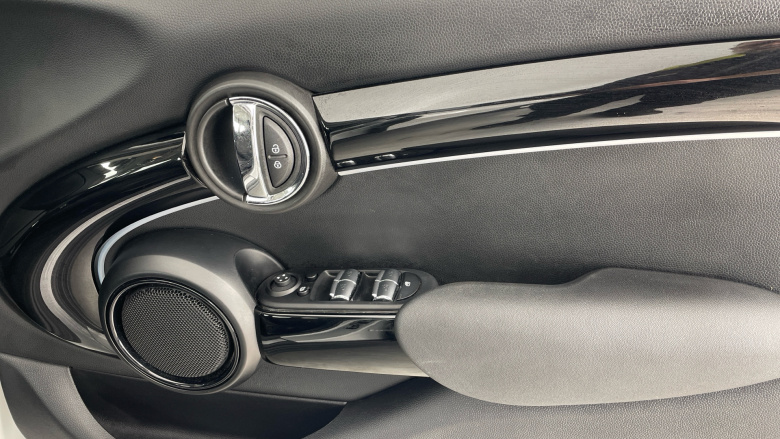 MINI Hatchback 1.5 Cooper Classic 5dr Auto Petrol Hatchback